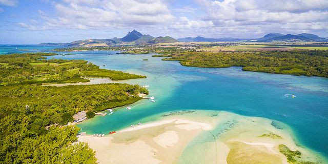 Mauritius coastline and islets tour helicopter flight (3)